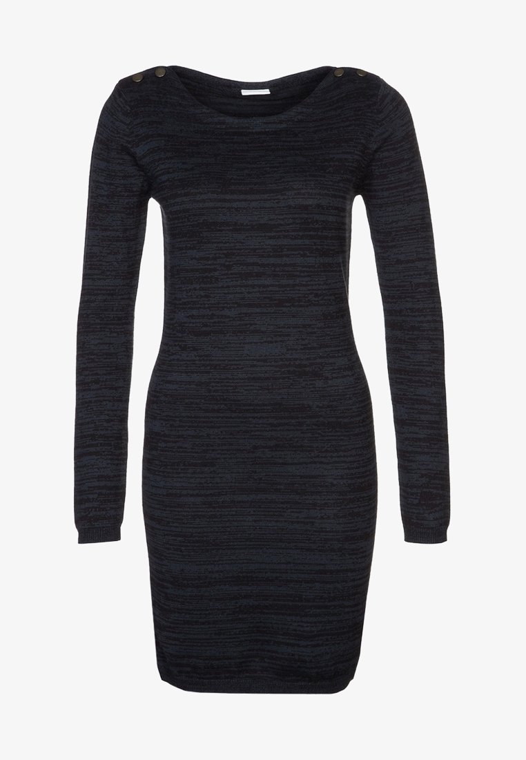 Abito a maniche lunghe in maglia di colore blu scuro, con sottili strisce orizzontali, scollatura rotonda e due bottoni decorativi sulla spalla sinistra.
