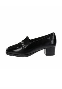Mocassino in vernice nera con tacco basso a blocco, motivo testurizzato, tomaia in suede e dettaglio con fibbia in metallo argentato sul lato.