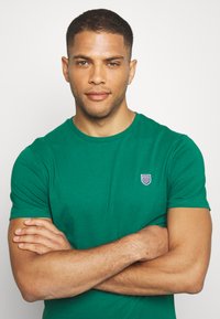 Pier One Osnovna majica kratkih rukava - dark green