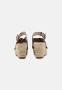 Refresh Sandales à plateforme - taupe