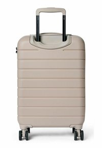 Bagages à coque rigide de couleur beige clair avec une surface texturée, dotés d'une poignée rétractable et de quatre roues pour la mobilité.