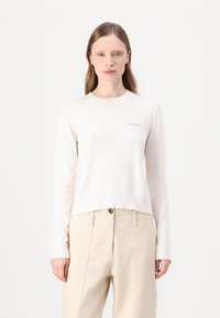 Maglione a maglia beige chiaro con scollo rotondo, maniche lunghe, orlo a costine e ricamo sottile "2ND DAY" sulla parte anteriore.
