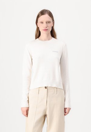 Pull en tricot beige clair avec un col rond, des manches longues, un ourlet côtelé et une broderie subtile "2ND DAY" à l'avant.
