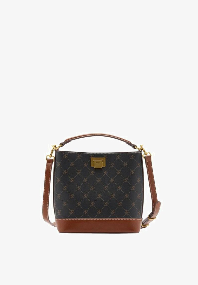 Borsa a secchiello nera con motivo, dettagli in pelle marrone, hardware dorato, tracolla removibile e forma strutturata.