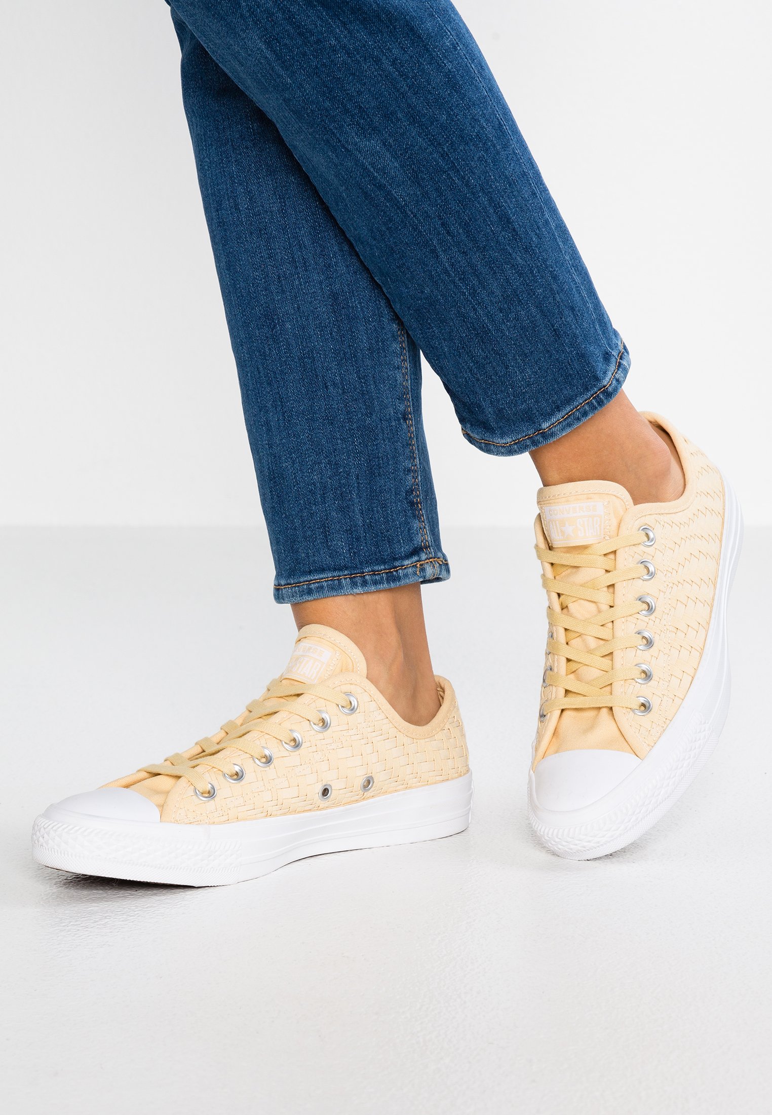 pale vanilla converse