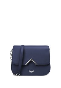 Námořnická kožená crossbody kabelka se stříbrným akcentem na předním klopovém uzávěru, s řetízkovým popruhem a logem na spodní straně.