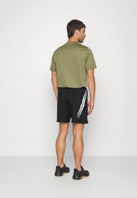 Under Armour GRAPHIC  - Spordišortsid - black/white