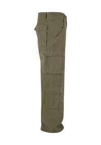 Pantaloni cargo verde măsliniu, cu mai multe buzunare aplicate, talie elastică, croi drept și țesătură moale din bumbac.