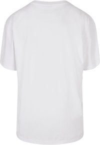 T-shirt blanc à manches courtes avec un col rond. Fabriqué en tissu doux, il a une coupe décontractée et une texture lisse. Aucun motif ni matériel visible.
