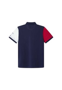 Camiseta polo de color navy con mangas cortas; manga izquierda en blanco, manga derecha en rojo. Presenta un cuello clásico y un corte recto.