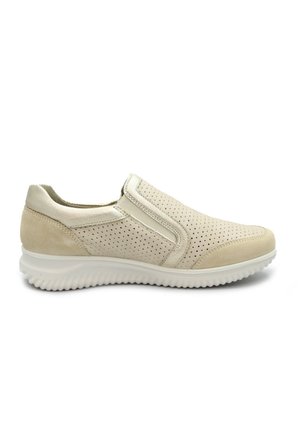 Sneaker slip-on beige con tomaia traforata, inserti elastici laterali, colletto imbottito e suola bianca scanalata.