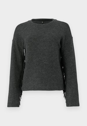 Pilkas vilnonis megztinis su ilgomis rankovėmis, apvaliu kaklu ir frange ant šonų. Minkštas audinys ir laisvas siluetas.