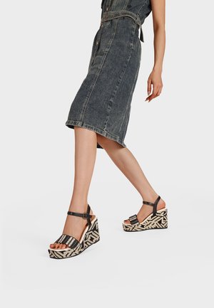 Sandali con tacco - nero