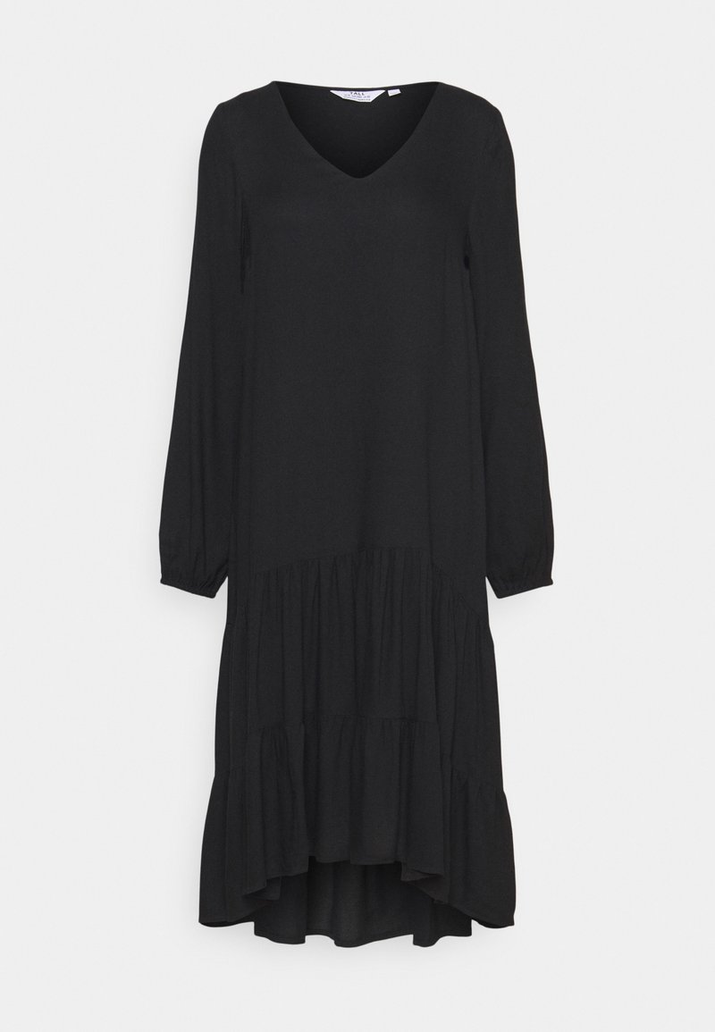 Schwarzes langärmliges Kleid mit V-Ausschnitt, das ein gestuftes Design und einen asymmetrischen Saum aufweist, aus weichem, fließendem Stoff gefertigt.