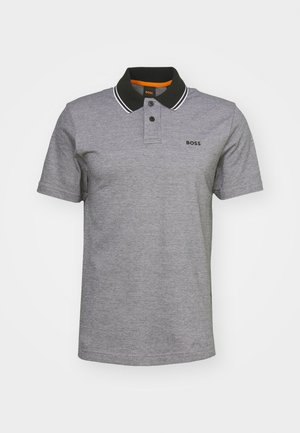 Grijze polo shirt van een katoenmix, met een zwarte kraag met witte strepen, een placket met twee knopen en een geborduurd logo op de borst.