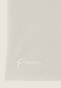 Freddy SHORT SLEEVE  - Camiseta básica - coconut milk