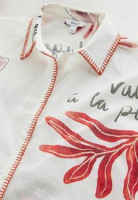 COVER-UP  - REGULAR FIT - Rannatarvikud - white ground