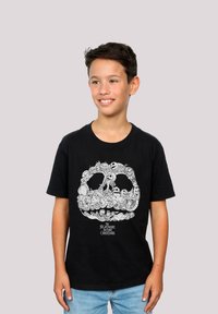 Camiseta de algodón negra con un diseño gráfico blanco de una calavera llena de personajes de "El extraño mundo de Jack."