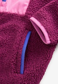 Next REGULAR FIT - Pulover din fleece - berry red