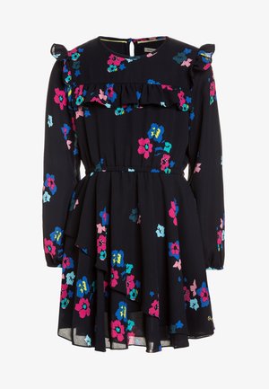 Květinové šaty v tmavě námořnické modři s vícebarevnými květy. Mají volánkový výstřih, dlouhé rukávy a vrstvenou sukni s elastickým pasem.