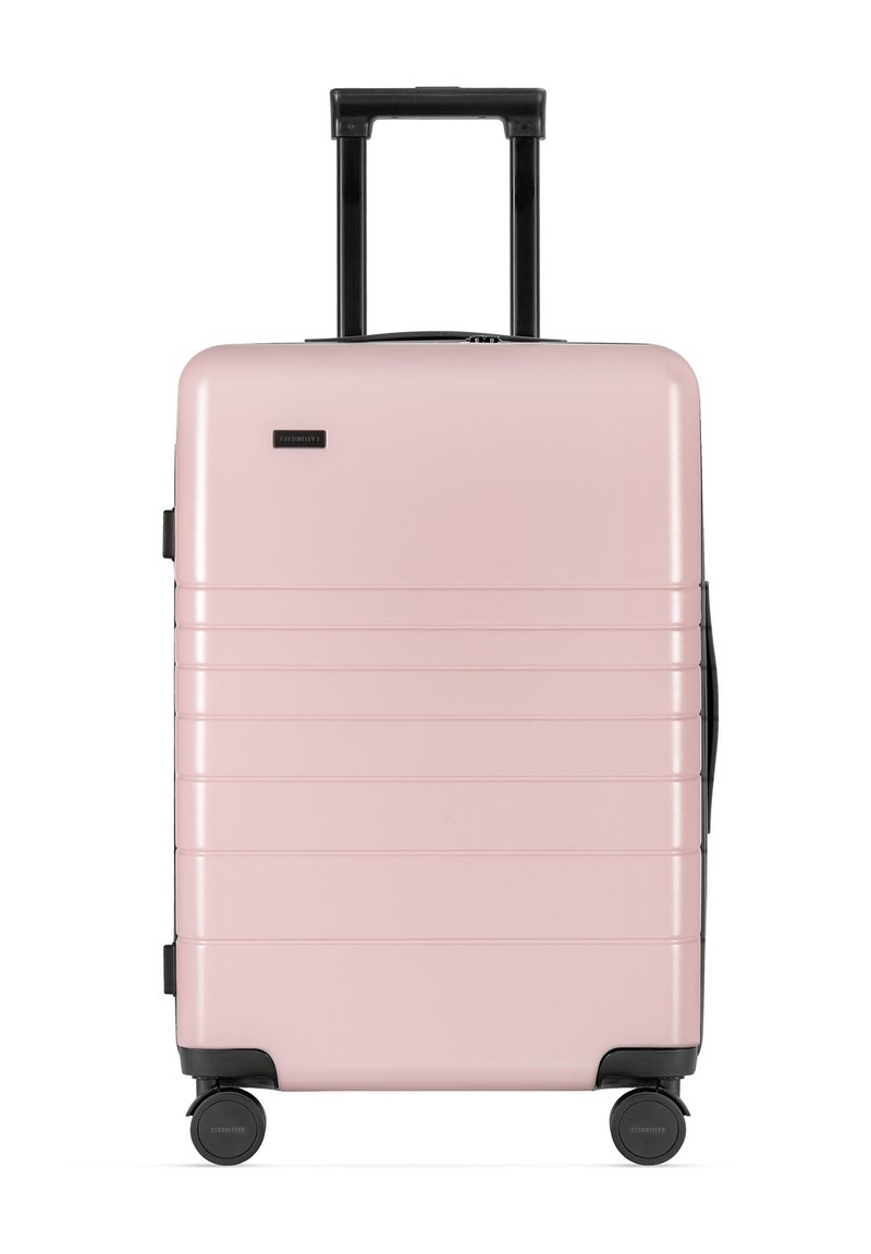 Hartschalen-Koffer in Pink mit strukturierten Oberflächen, horizontalen Rillen, Teleskopgriff und vier schwarzen Rollen für Mobilität.