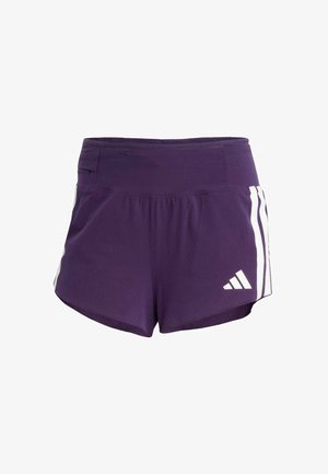 Pantalones cortos atléticos morados con una cinturilla ancha, hechos de tejido ligero. Presenta el diseño de tres rayas blancas de Adidas en los laterales.