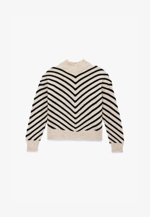 Beige sweater med sorte chevron-striber, der har en høj halsudskæring og lange ærmer. Blød tekstur og design med cropped kant.