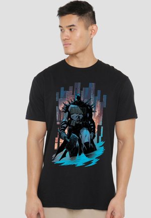 DC COMICS - BATMAN, BATMAN ABSOLUTE WALKING THROUGH GOTHAM - Print T-shirt - black