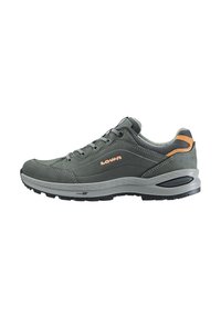 Graue Wanderschuhe mit Obermaterial aus Wildleder und Mesh. Verfügt über eine graue Zwischensohle und eine strukturierte schwarze Gummisohle. Inklusive orangener Akzente und Schnürsenkel.