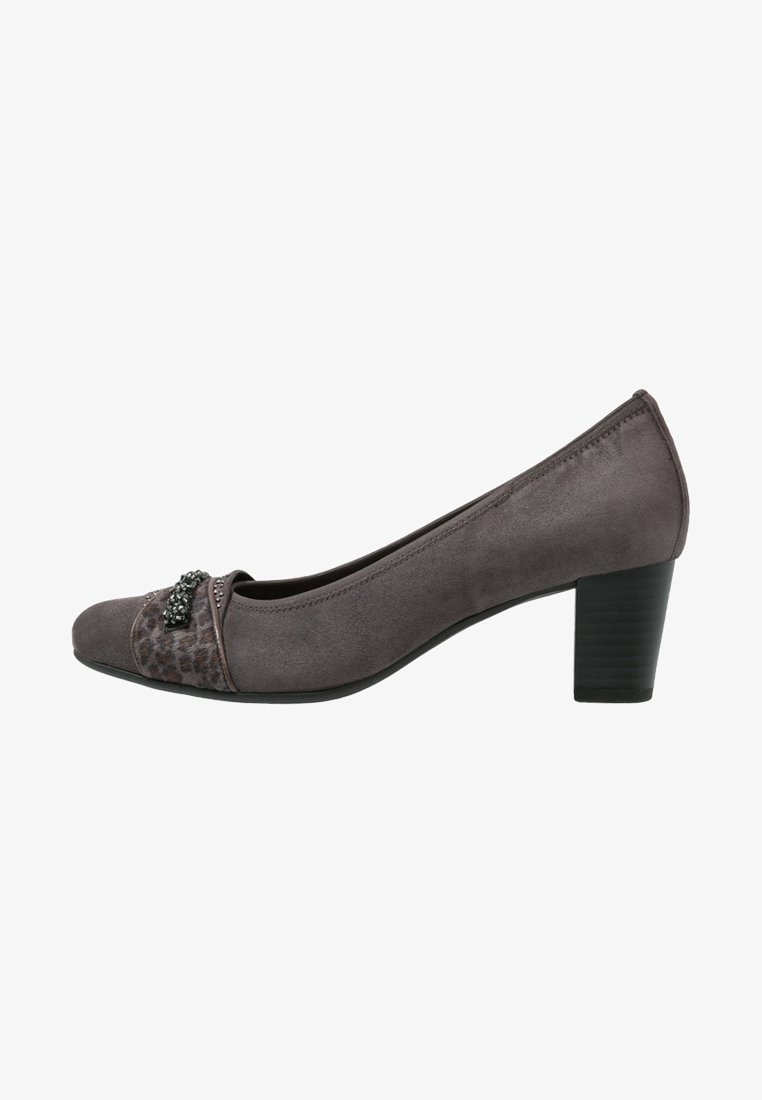 Chaussure pour femme à talon bas en daim gris avec imprimé léopard et ornement de perles noires sur l'avant.