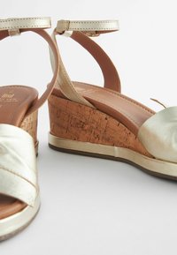 Next Keilsandalette - gold