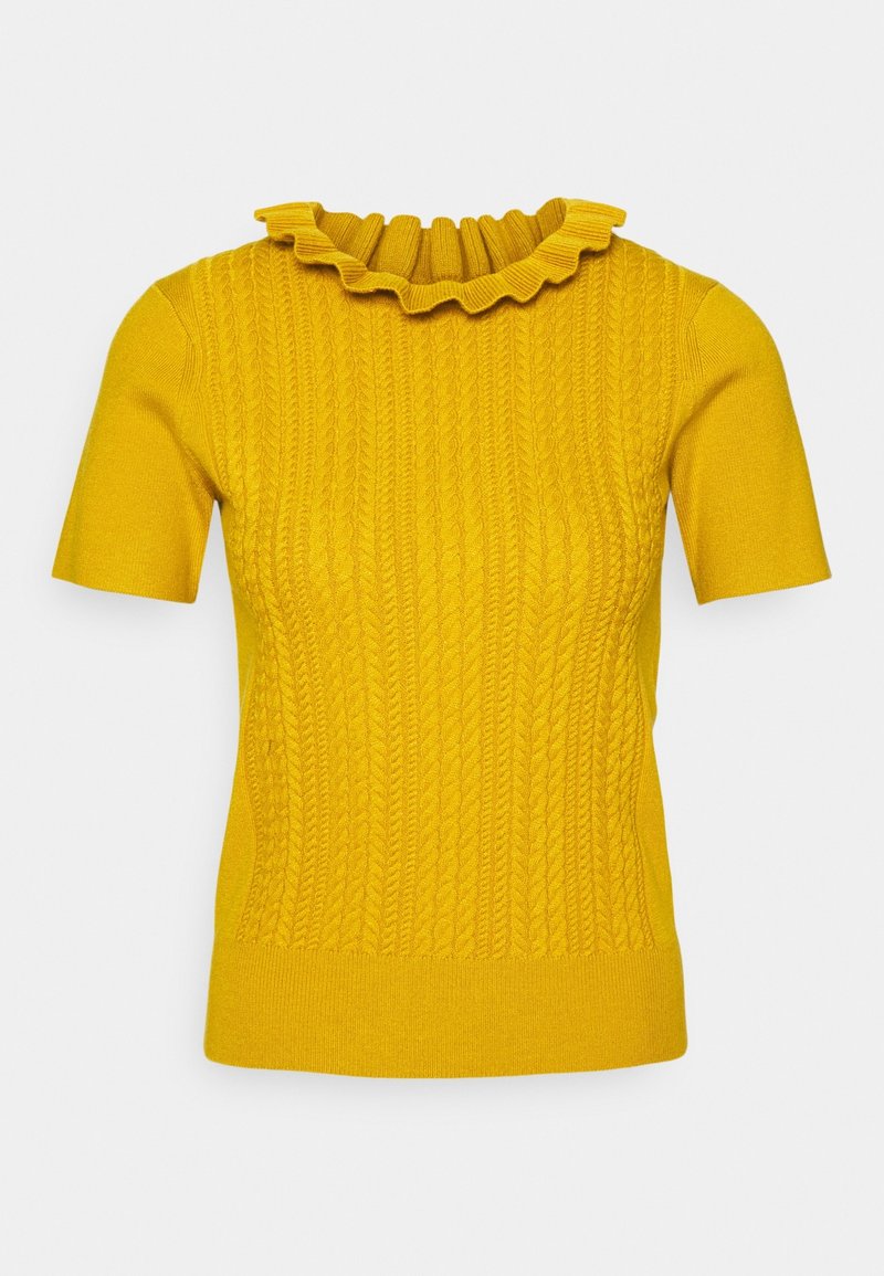 Suéter amarillo de manga corta con cuello volado, que presenta un diseño de punto de cable texturizado y un dobladillo acanalado.