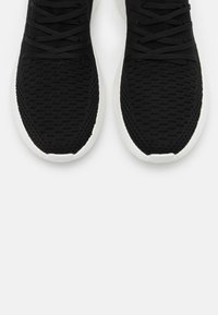 s.Oliver LACE UP - Sneaker low - black