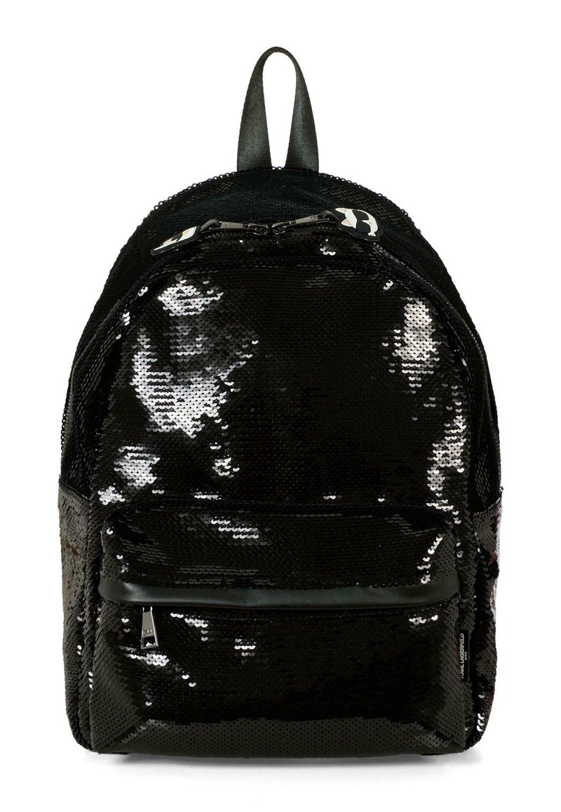 Zaino nero con paillettes, dalla forma rotonda, con tasca frontale con zip, manico in tessuto e finitura lucida. Presenta elementi decorativi lucidi.