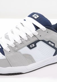 Globe SCRIBE - Zapatillas - grey/white/navy