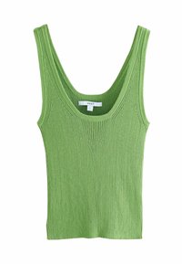 Débardeur vert à côtes avec un large col rond et des bretelles étroites. Fabriqué en tissu doux et extensible pour le confort. Étiquette de marque visible à l'intérieur.