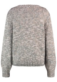 Chunky strikket sweater i en blanding af lys grå, beige og dæmpet blå. Har rund hals, lange ærmer og ribbet kant og manchetter.