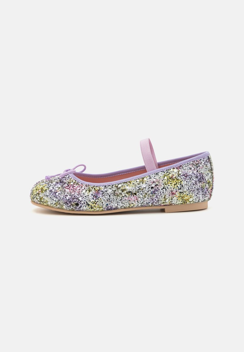 Ballet flat in glitter con tomaia multicolore, con cinturino e fiocco in lavanda, suola piatta e punta arrotondata.