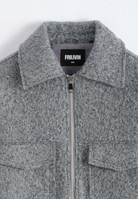 Non sélectionné, gris foncé