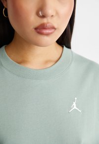 Jordan TEE CORE 23 - Tricou basic - jade smoke/white