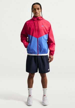 Nike Sportswear M NK WR LND JKT 26 - Let jakke / Sommerjakker - gym red blue crystal blue crystal