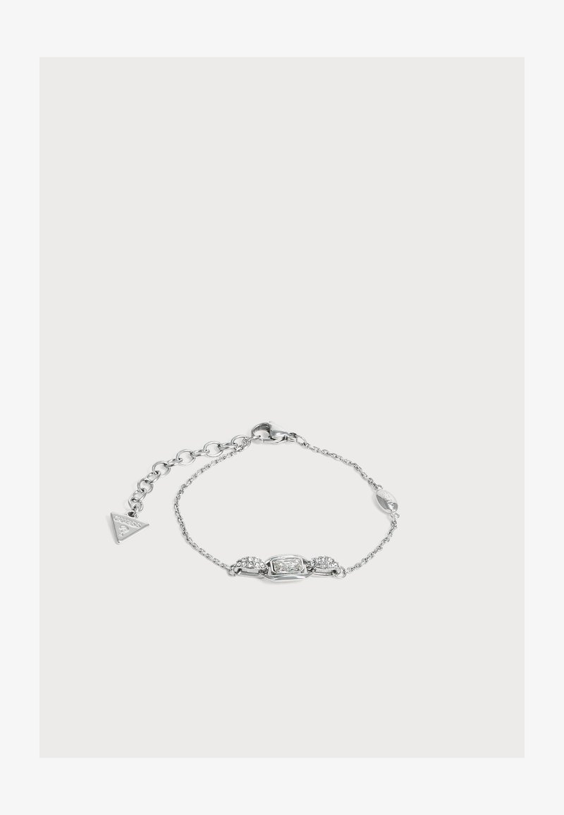Bracelet délicat en chaîne argent avec un cristal rectangulaire central et deux grappes de petits cristaux de chaque côté, doté d'un fermoir ajustable.