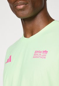 adidas Performance BER25 TEE - Sport T-Shirt - semi green spark