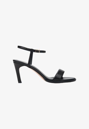 Schwarze Ledersandalen mit Absatz, die ein schlankes Knöchelriemchen, offene Zehen und einen 10 cm hohen Stiletto-Absatz aufweisen. Glatte Textur mit minimalistischem Design.