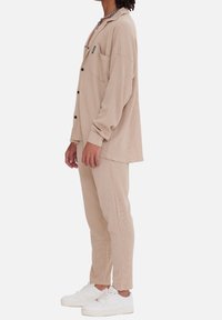 Megaman SET  - Stoffhose - beige