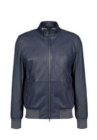 Chaqueta bomber de piel azul marino con cierre de cremallera, cuello recto, puños acanalados y bolsillos laterales, que presenta una textura suave y materiales en contraste.