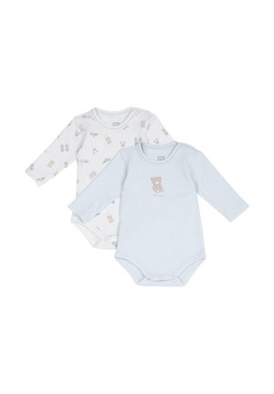 Deux bodies bébé à manches longues, un bleu clair avec un ours en peluche, un blanc avec de petits motifs d'ours en peluche et de jouets, posés à plat sur fond blanc.