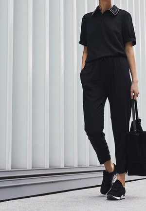 Matalavartiset tennarit - black