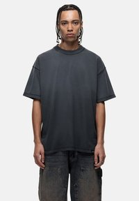 Basic T-shirt - black