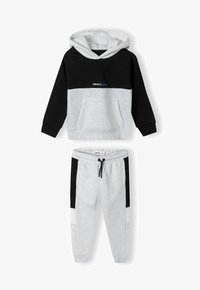 Valittu, mottled grey black